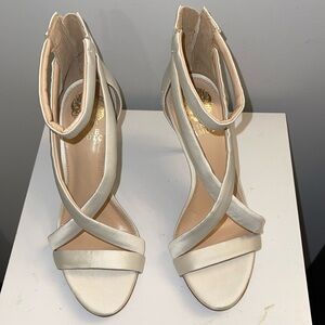 VINCE CAMUTO Champagne Heels